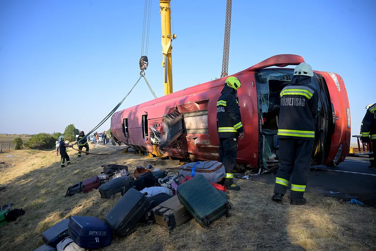 12 Mortos em Acidente de Autocarro na Hungria Após Motorista Adormecer