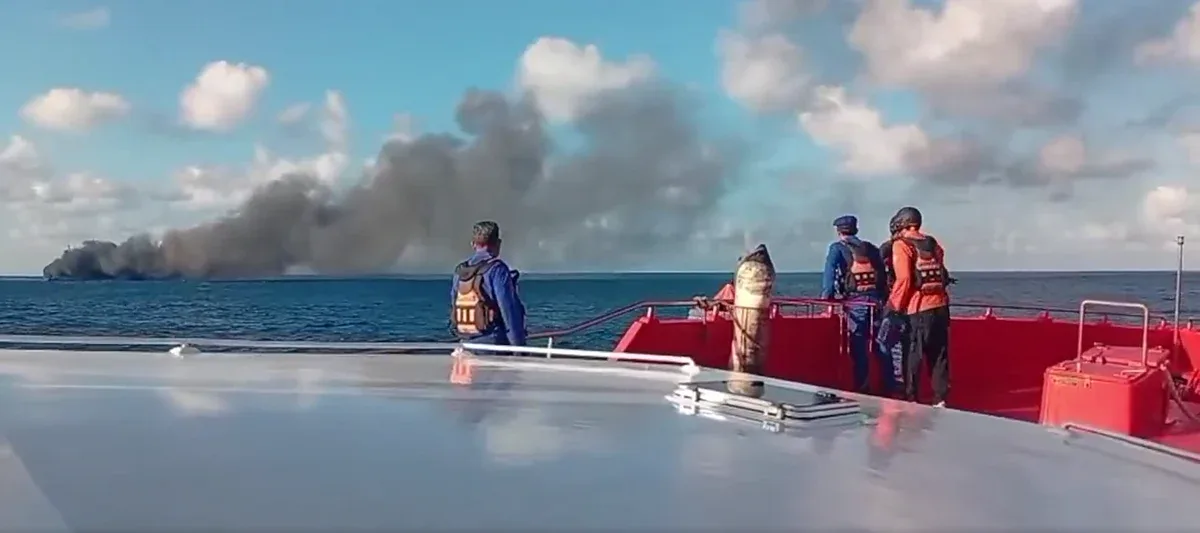 19 Desaparecidos e 112 Resgatados Após Incêndio em Ferry na Indonésia