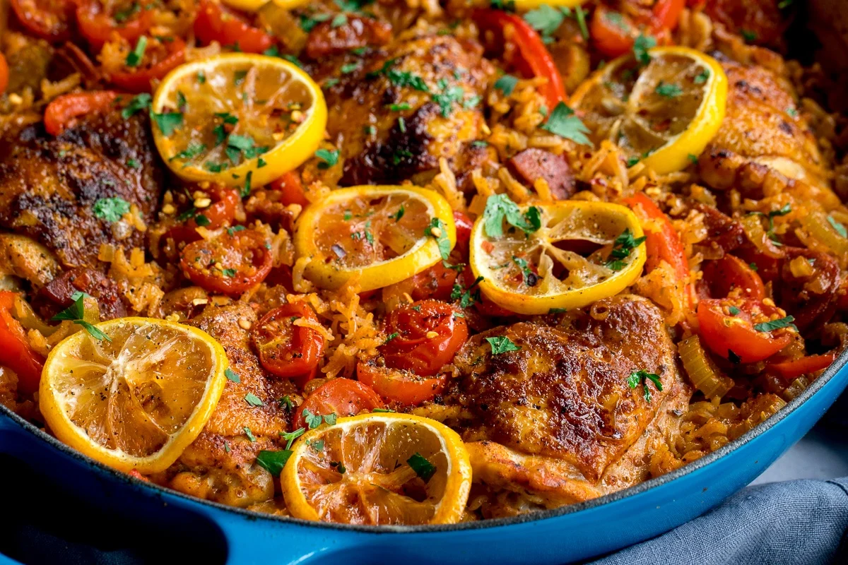 A receita infalível de Frango à Espanhola: o prato que se cozinha sozinho