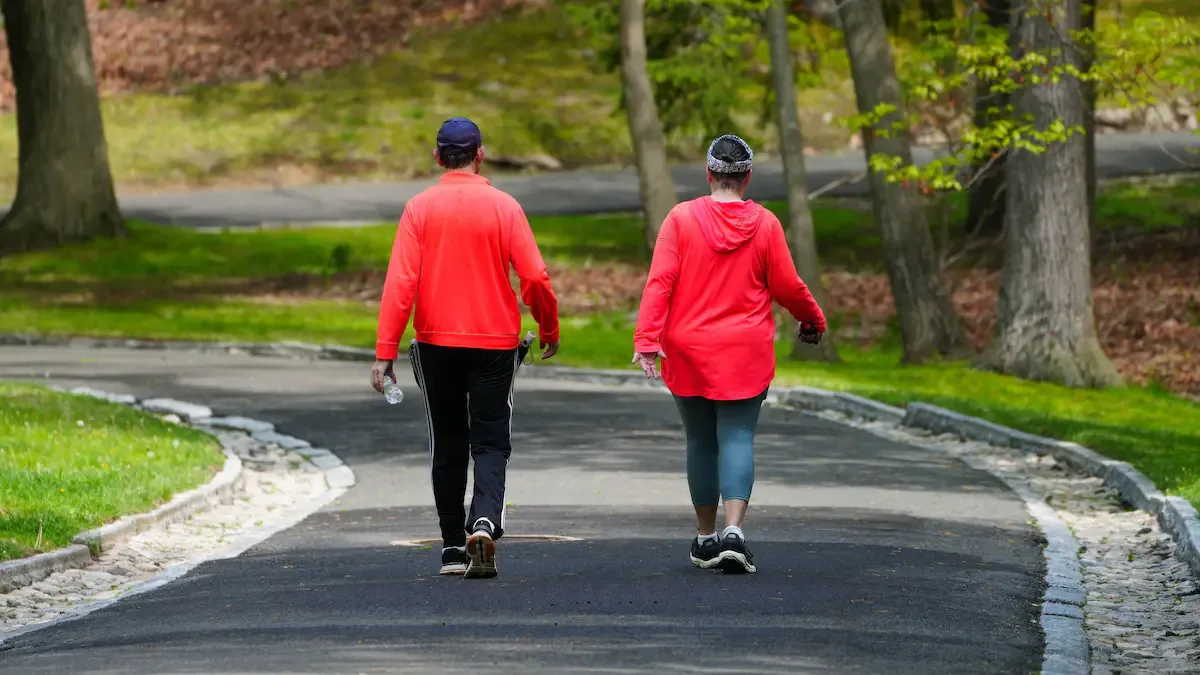 Caminar a diario puede aportar beneficios para la salud y la longevidad