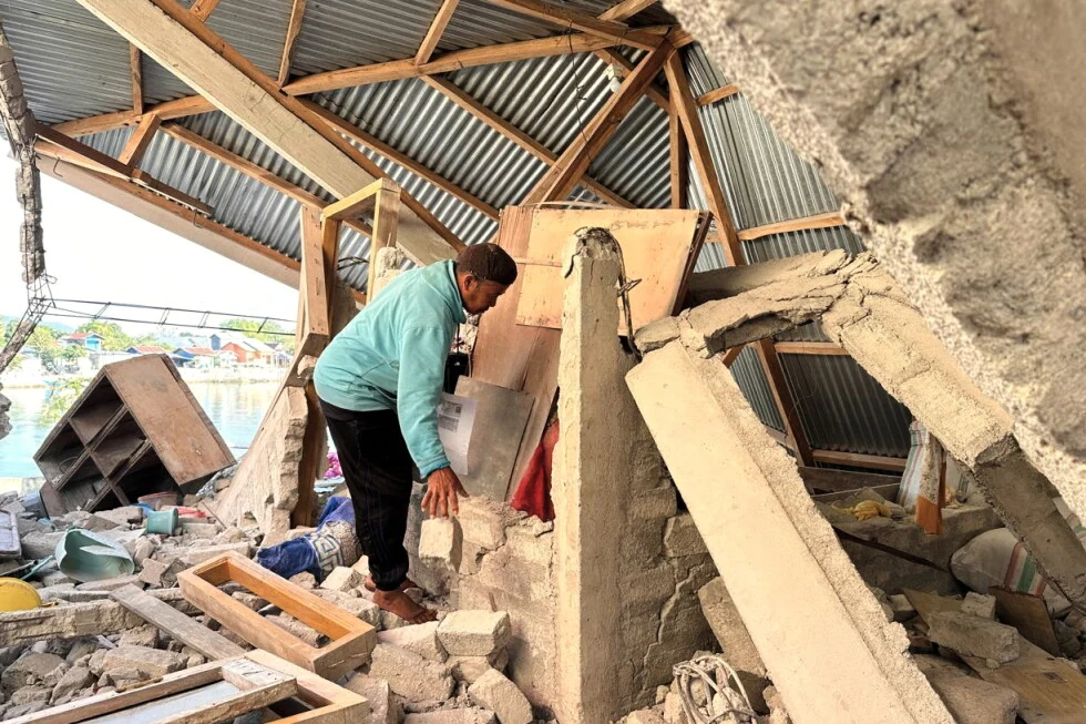 Comércio reabre na Indonésia após sismo mortal deixar 40 mil desalojados