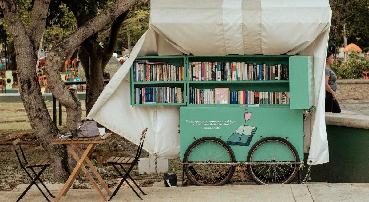 Como as Carrinhas da Gulbenkian Levaram 97 Milhões de Livros ao Portugal Profundo