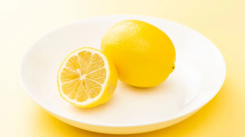 El limón es un gran aliado para las rutinas de limpieza caseras. Fuente: Shutterstock