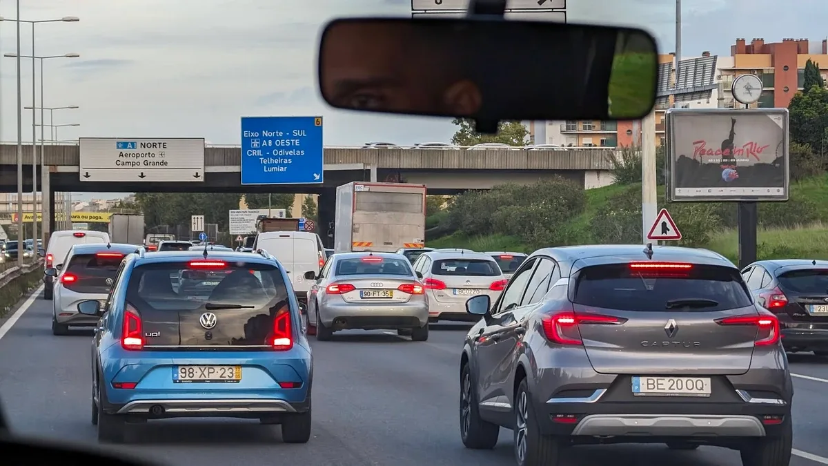 Fim da Sucata Exportada: UE Obriga Marcas a Reciclar Carros Antigos