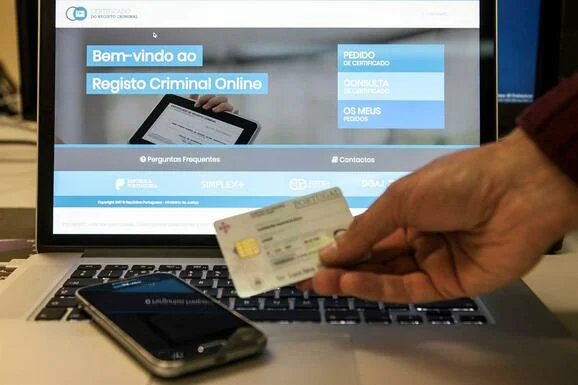 Fim de Uma Era: Bilhete de Identidade Vitalício Deixa de Ser Válido Para Viajar