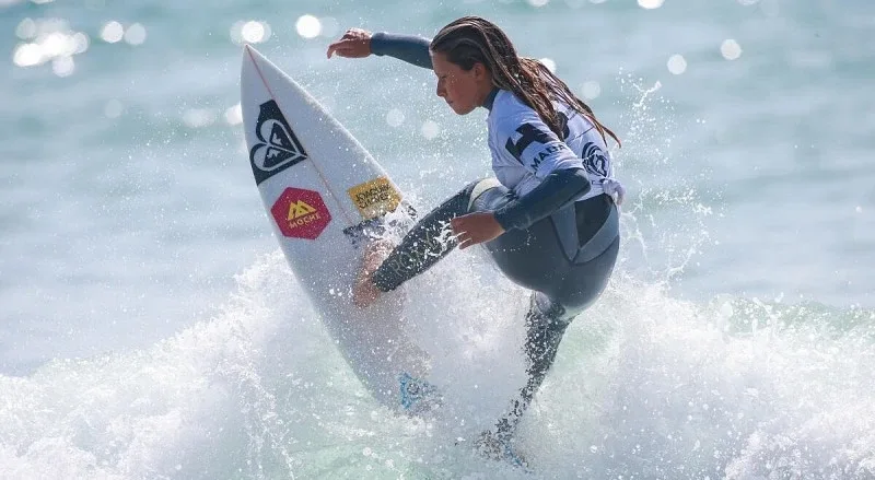 Francisca Veselko e Yolanda Hopkins avançam no Fiji Pro