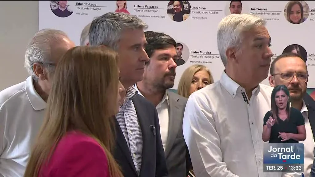 José Luís Carneiro rejeita comparações com André Ventura e critica PSD