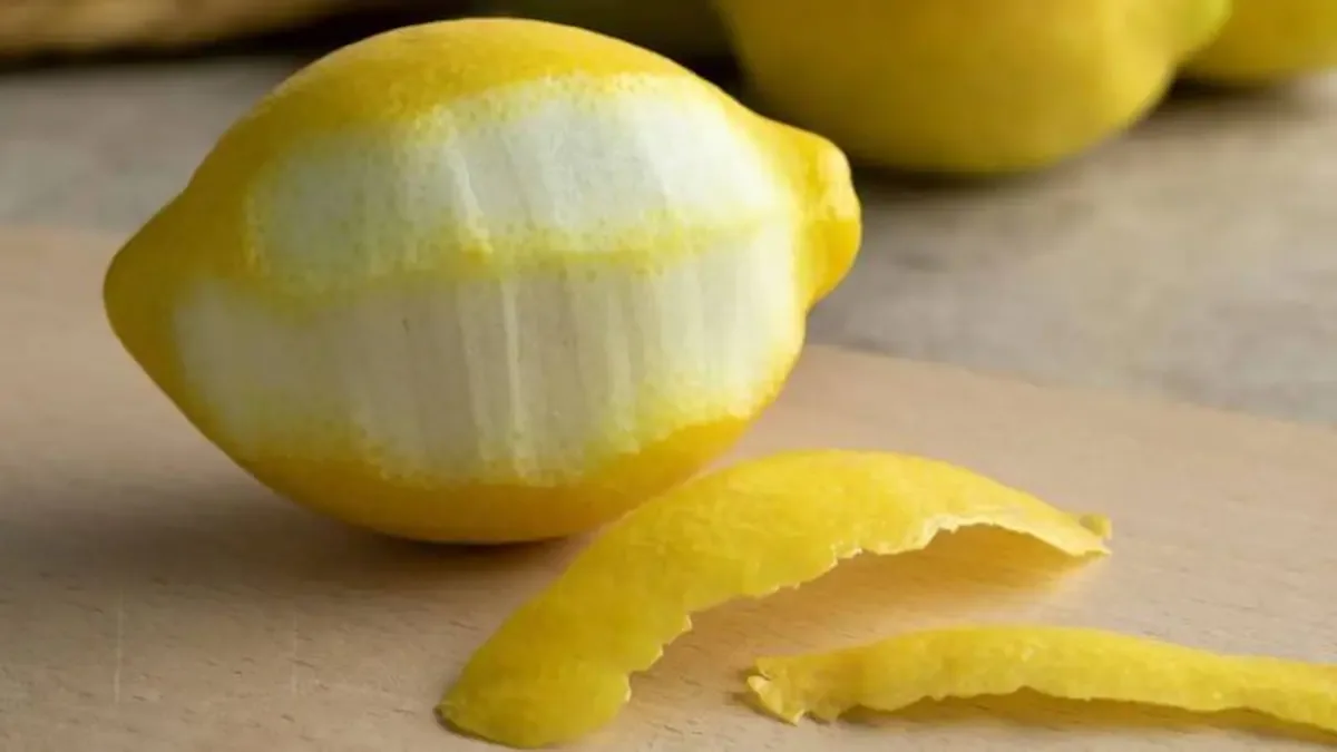La mezcla de aceite de oliva, cáscara de limón y canela es beneficiosa para aromatizar el hogar | Imagen realizada con IA.