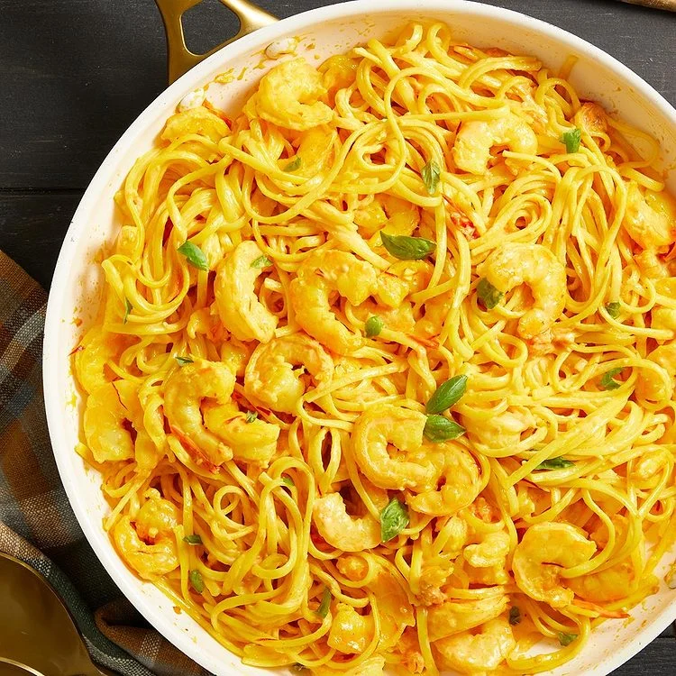 Linguine de camarão com açafrão
