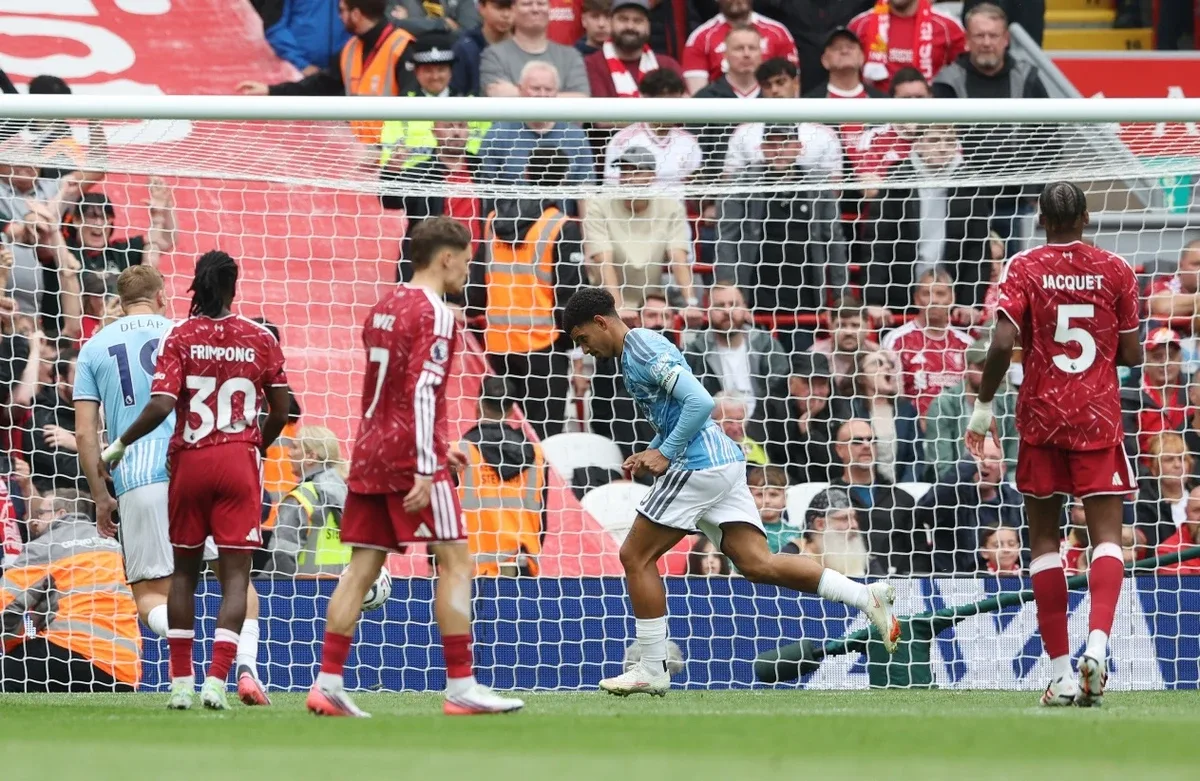 Liverpool empata 2-2 com o Nottingham em Anfield e soma apenas 2 pontos