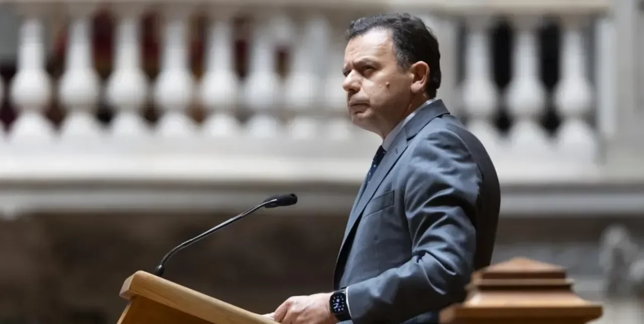 Livre Considera Governo de Montenegro "Esgotado e Sem Ideias" Após Discurso no Pontal