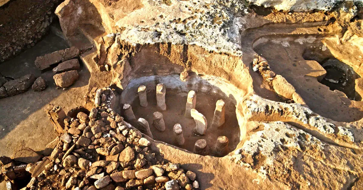 O Ancestral da Escrita: Vaso de 10.000 Anos Revela a Primeira História Contada em Símbolos