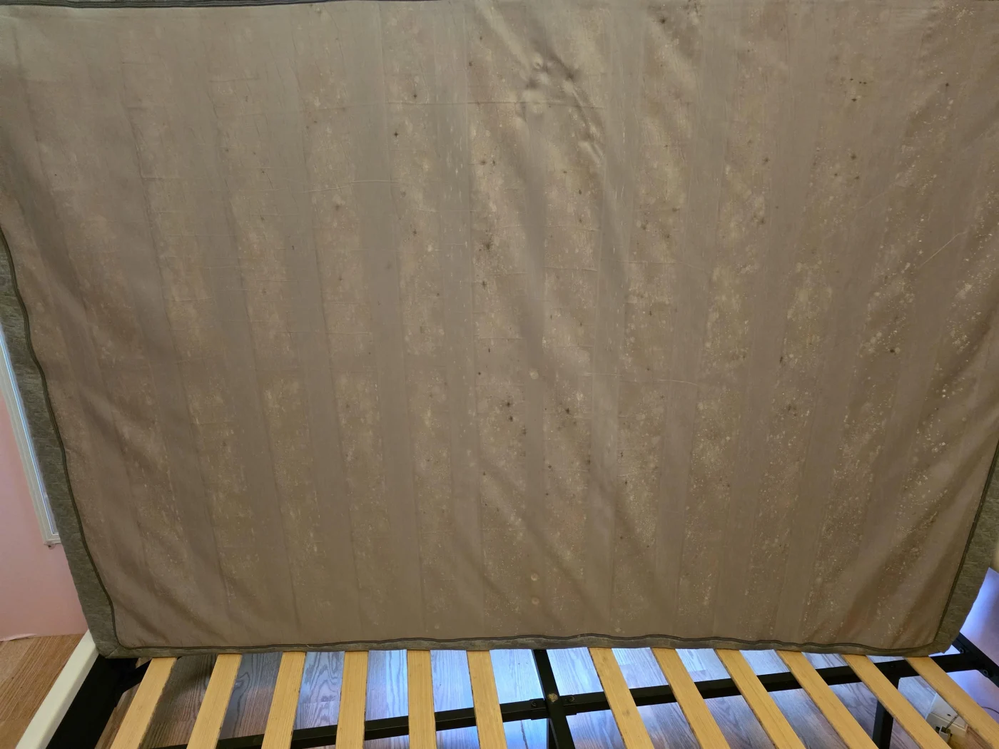 Como Eliminar o Bolor do Quarto e Proteger a Sua Roupa de Cama