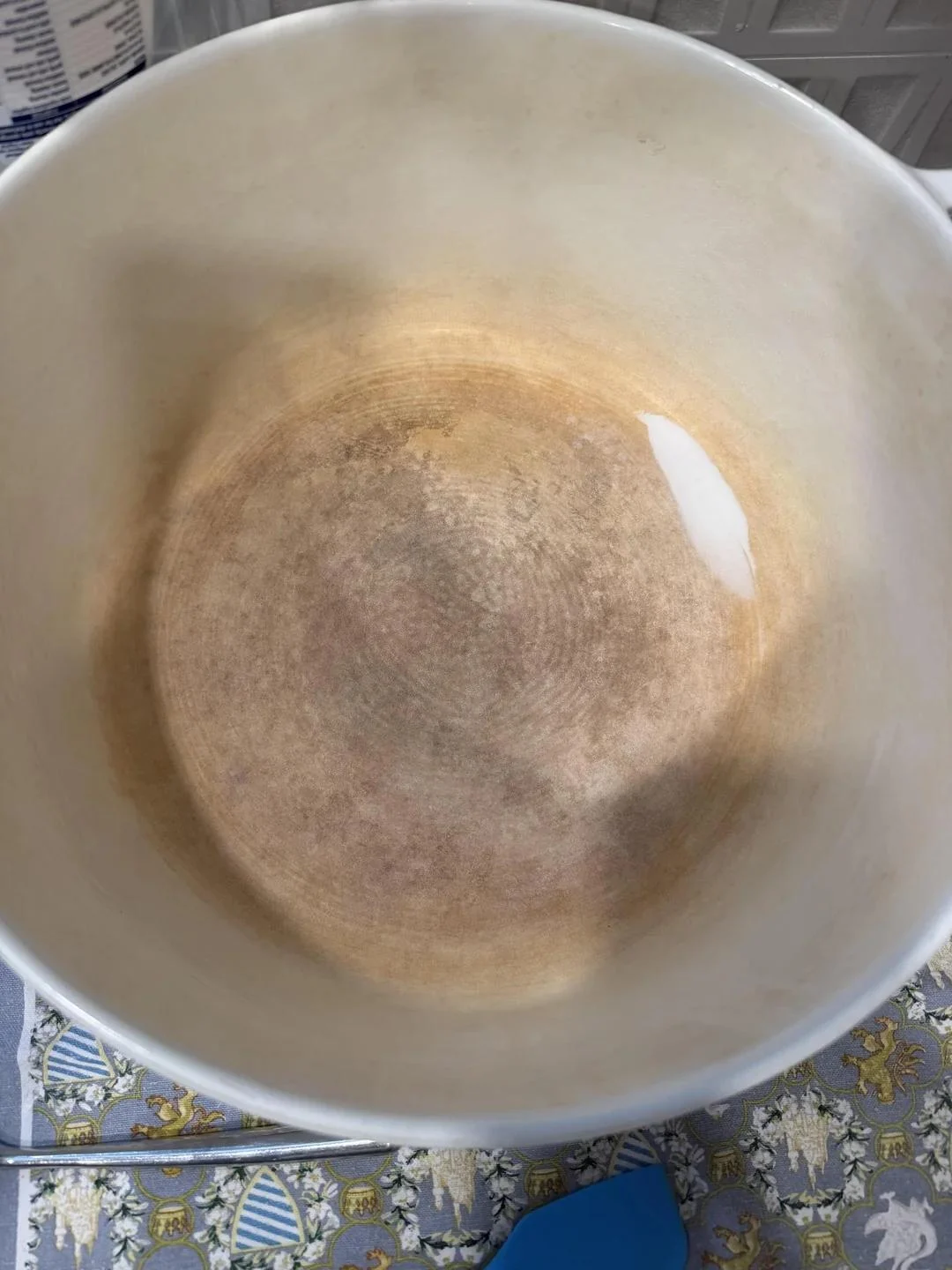 Como Limpar e Recuperar uma Panela de Ferro Fundido Esmaltado Sem a Estragar