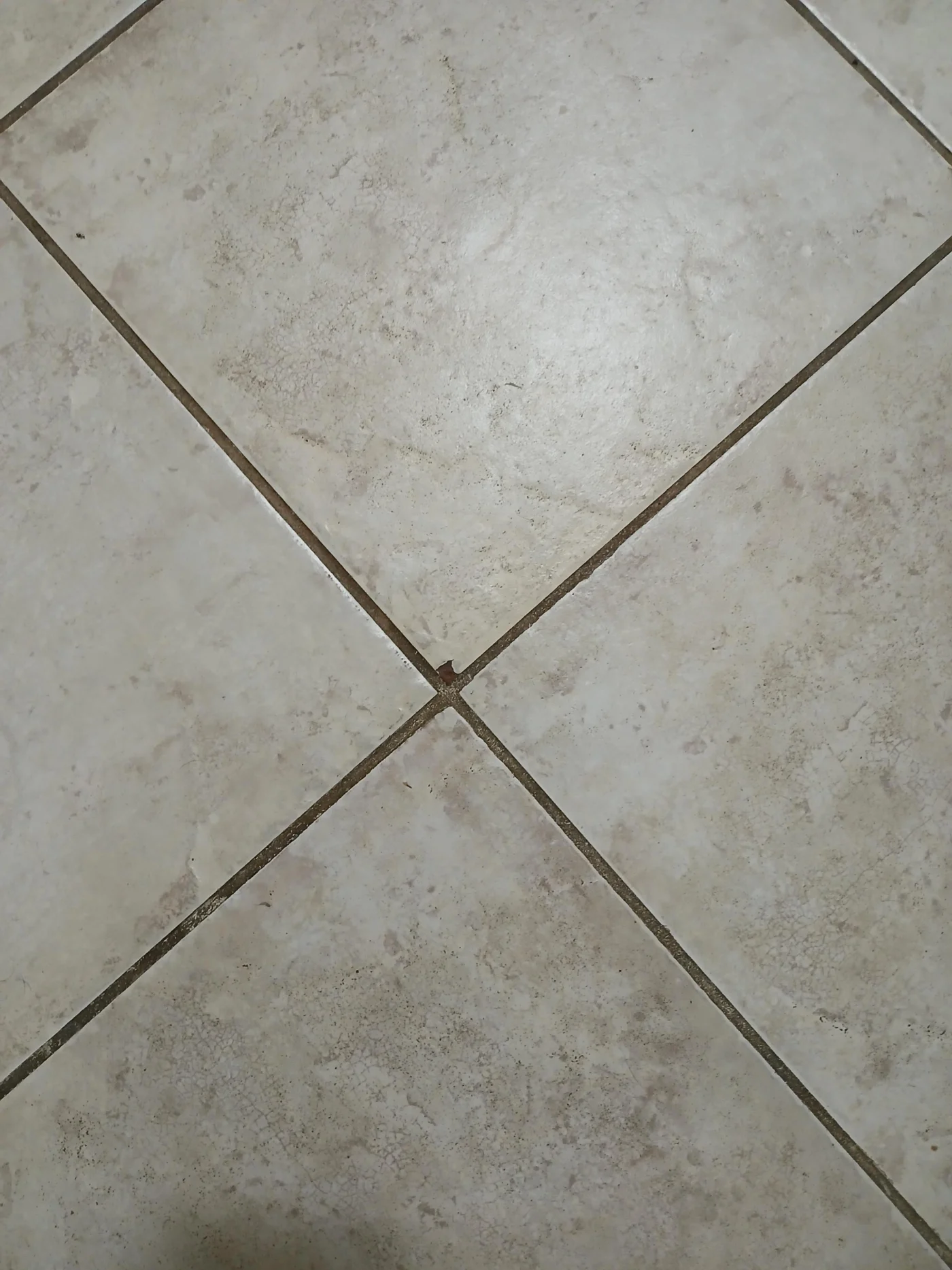 Como Limpar o Chão Quando Não Sabe se é Cerâmica ou Pedra