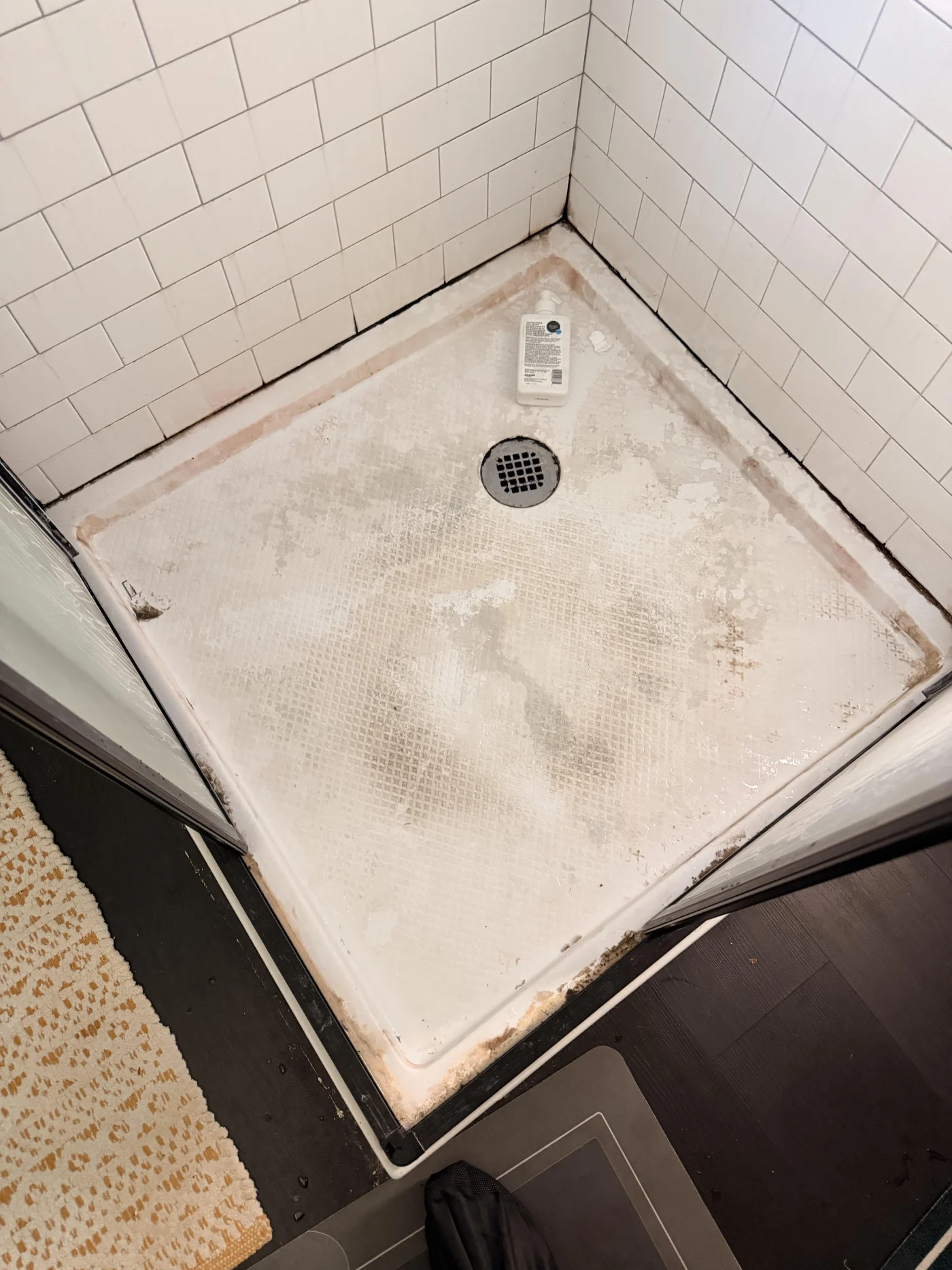 Como Limpar Uma Base de Duche Encardida em Apenas 45 Minutos