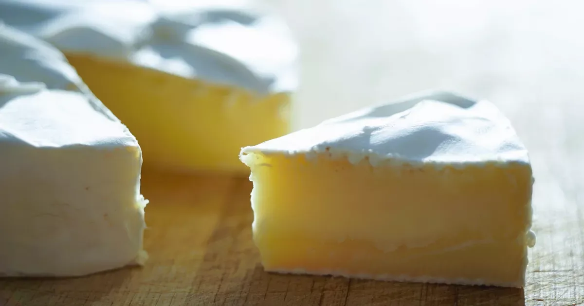 Recolha urgente de queijo Brie vendido no Lidl devido a risco de Listeria