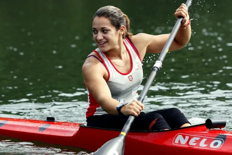 Sara Sotero tornou-se campeã este sábado, juntamente com Bernardo Pereira, campeão da Europa SS2 de canoagem de mar