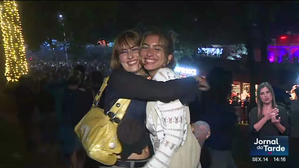 Sérgio Godinho Atua em Paredes de Coura com o Presidente da República na Plateia